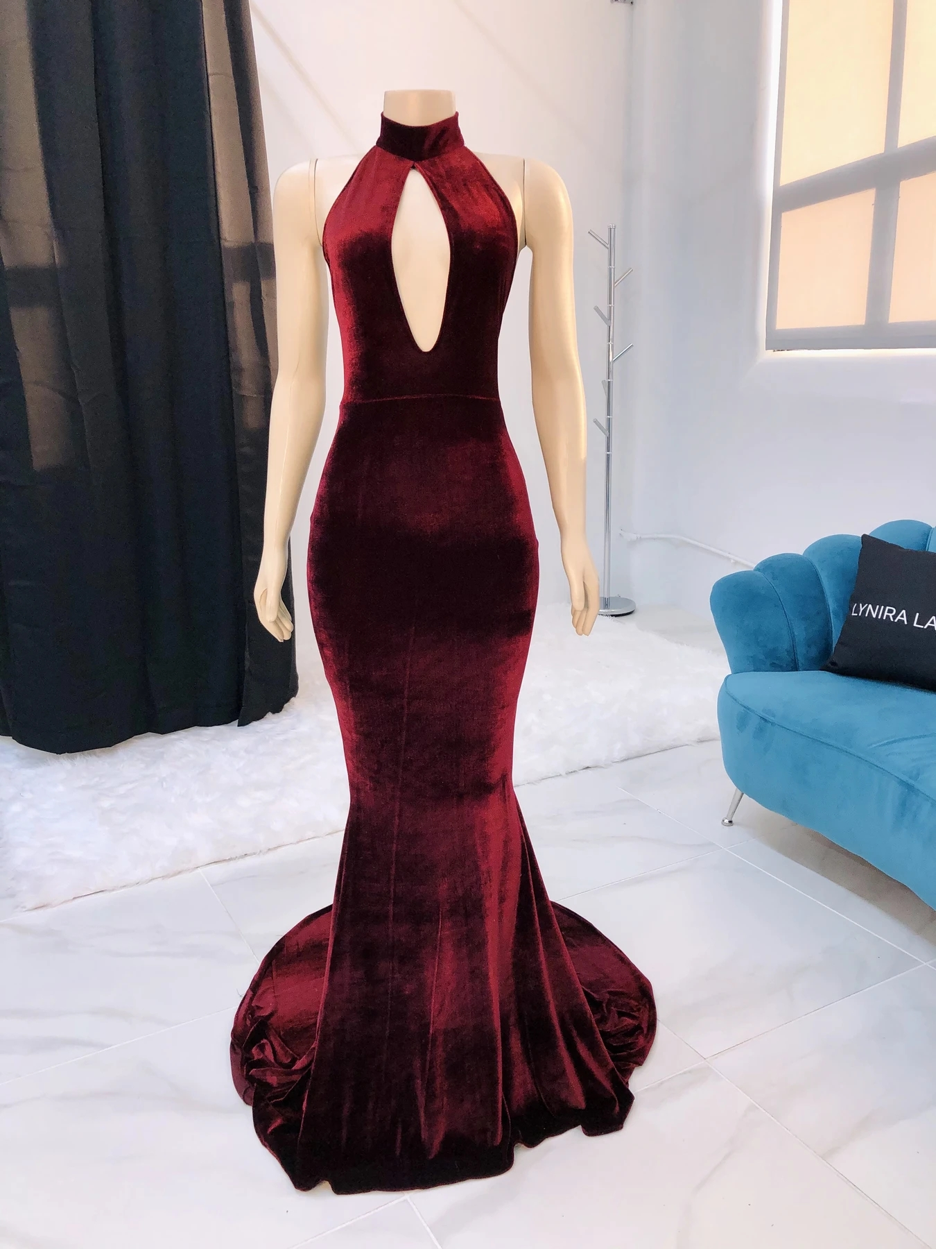 Sexy Halter Burgundy Winter Wedding Guest Dresses Velvet Prom Dresses Sleeveless