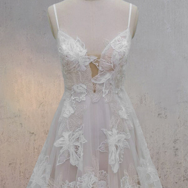 Boho White A-Line Lace Appliques Wedding Dress