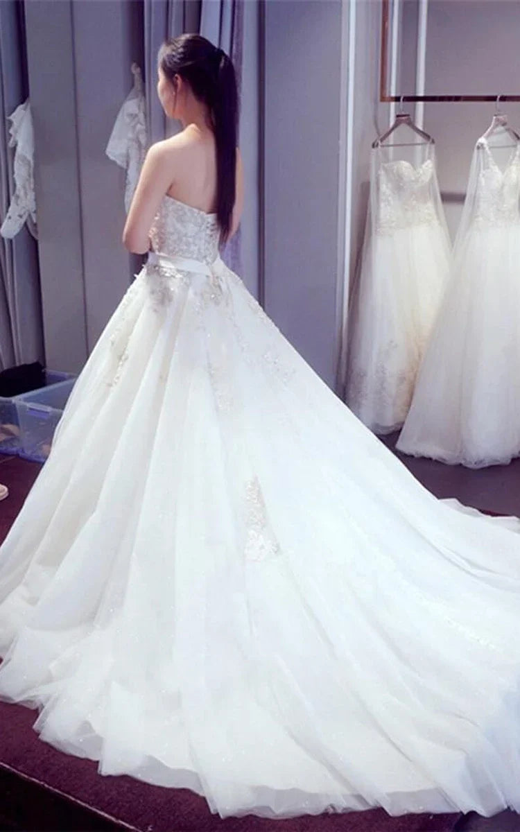 Elegant Sweetheart Beaded Appliques A Line Court Train Wedding Dress